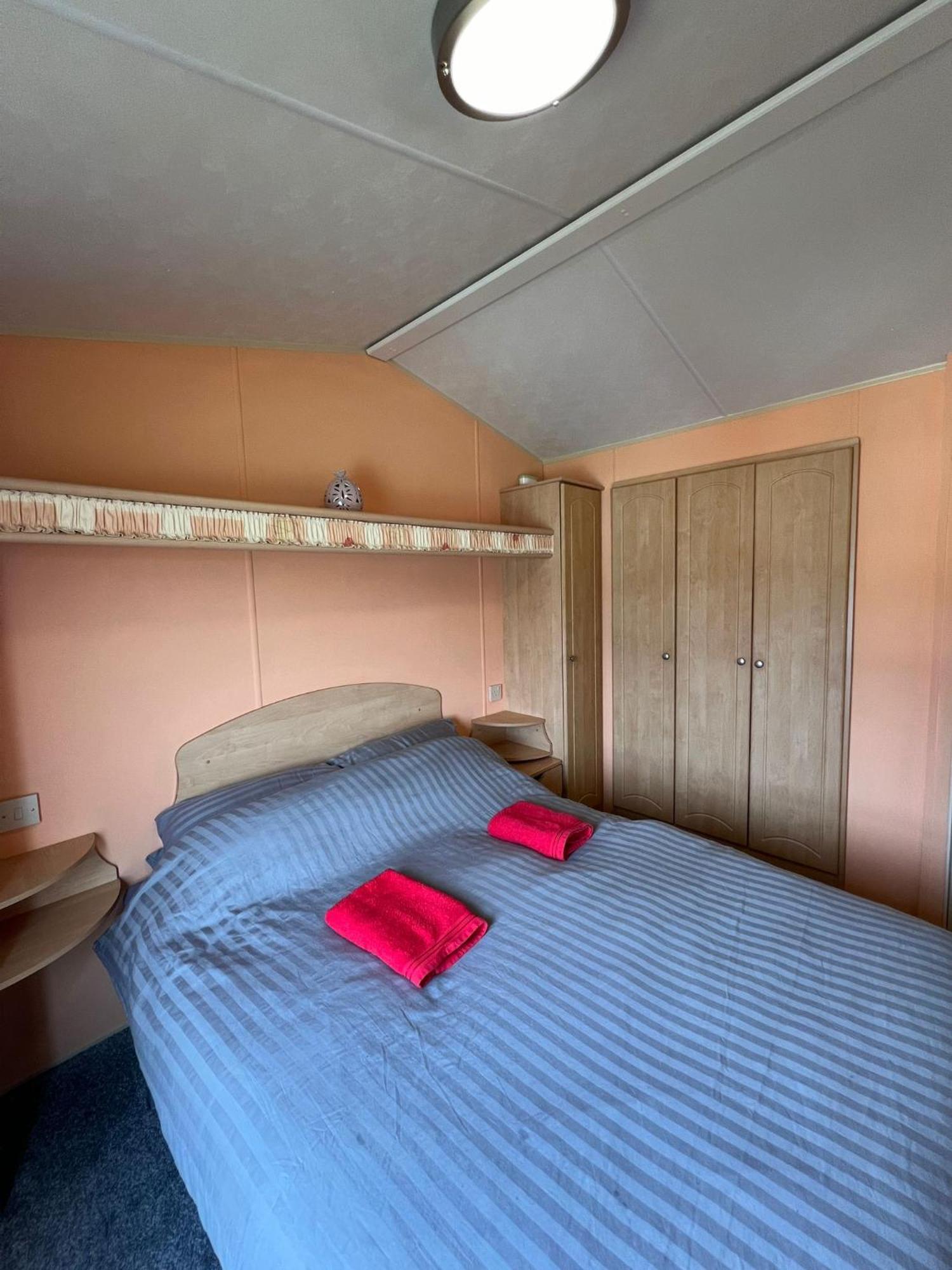 Light And Airy 2 Bedroom Mobile Home アベリストウィス エクステリア 写真